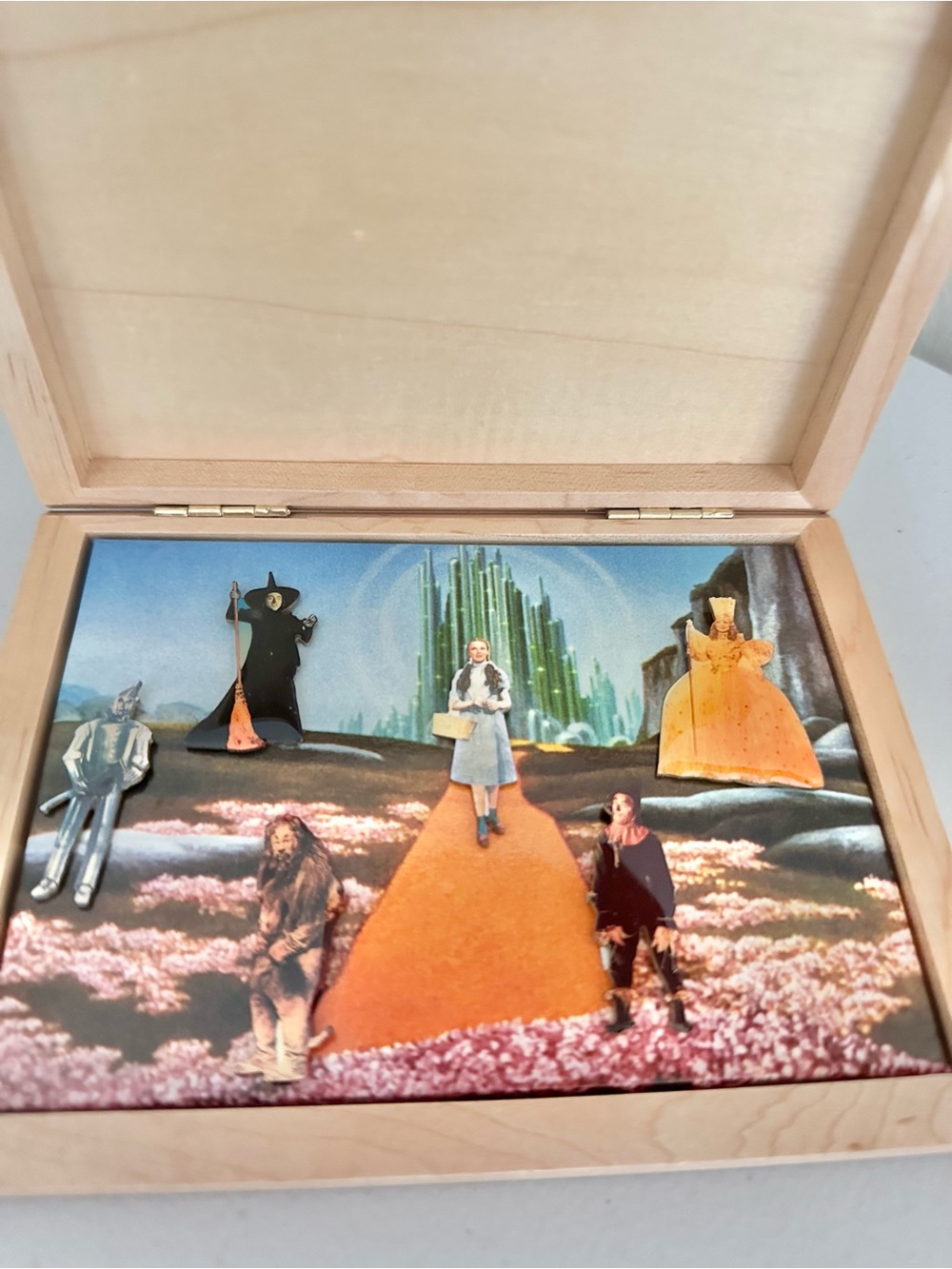 Wizard of Oz 1997 Warner Bros 6 Pin Collection Wooden Display Box RARE - Picture 3 of 6